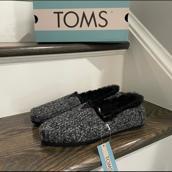 TOMS - Women’s Belmont Faux-Fur Sweater Knit Shoes (Size 8) - NWT - Picture 1 of 5